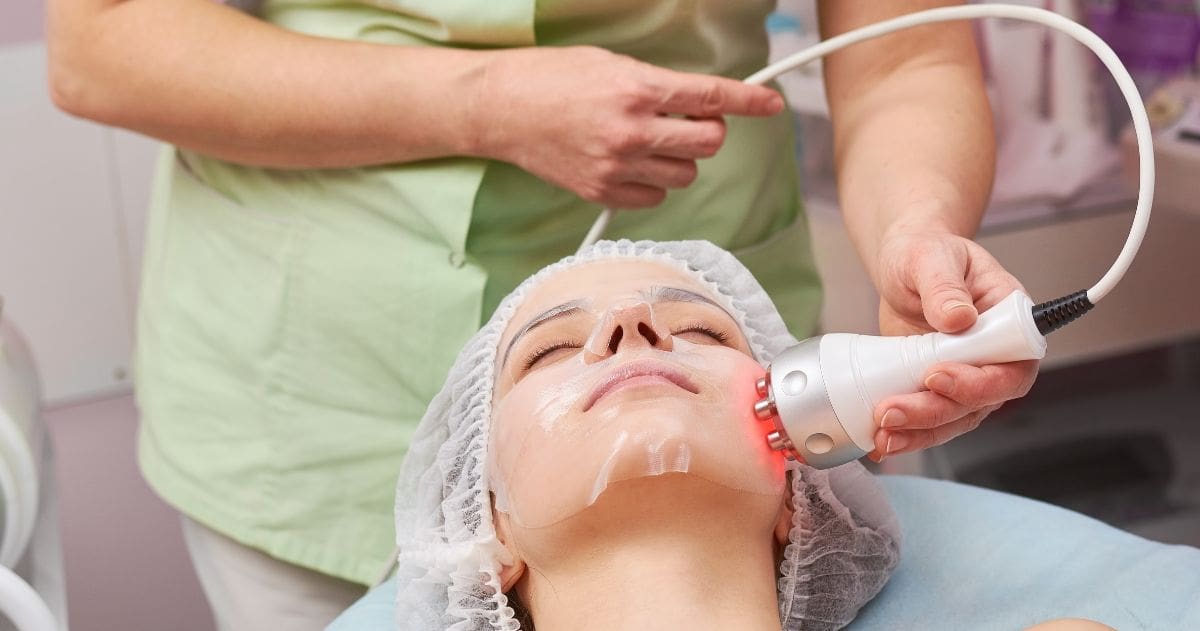 Tratamento facial com tecnologia avançada